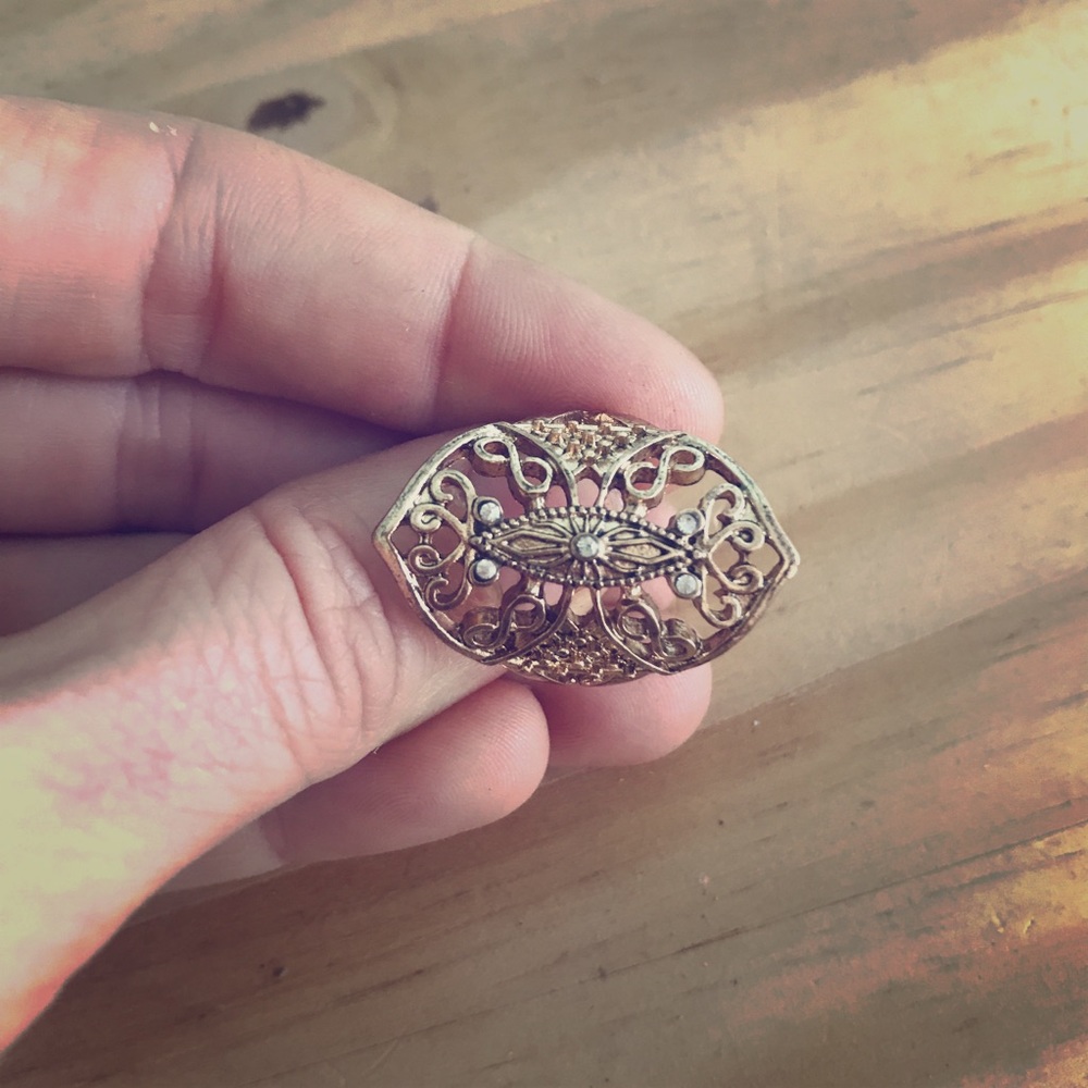 Filigree Style Gold Ring